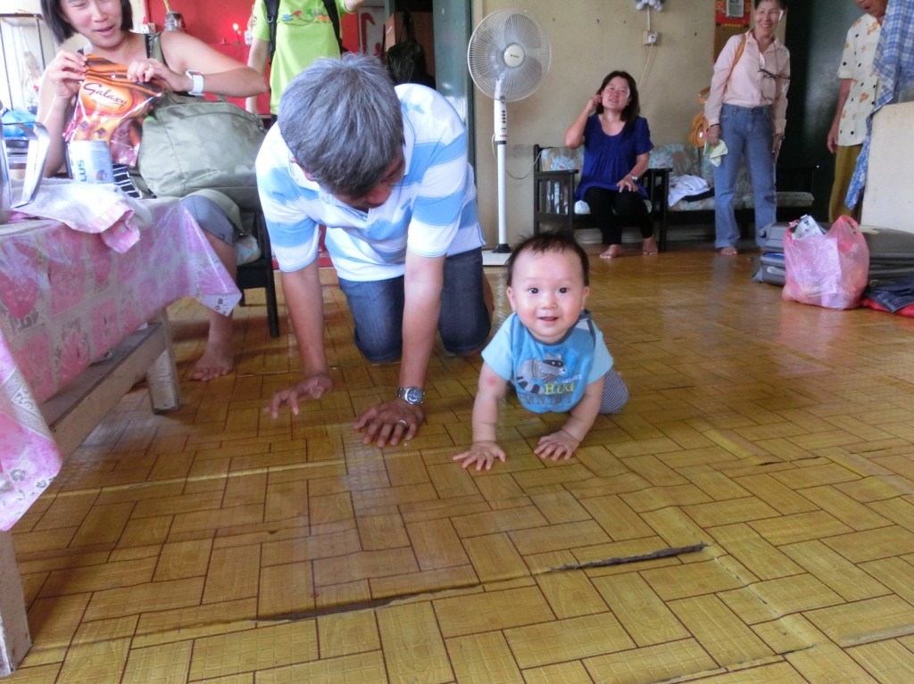 Big baby and small baby crawling competition