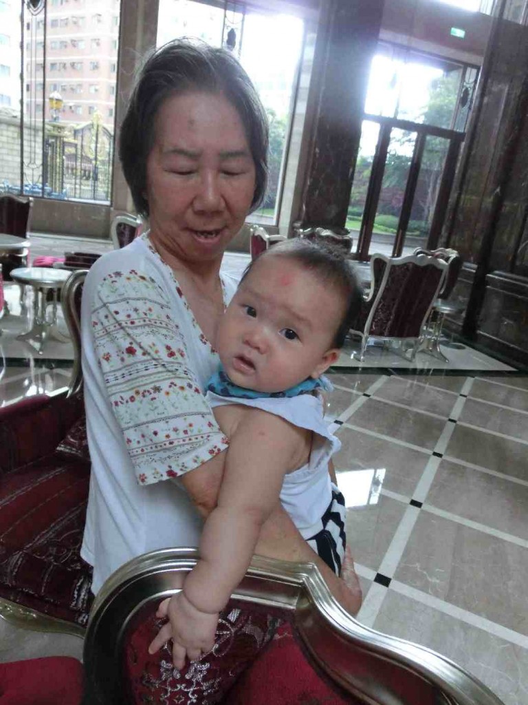 Breakfast at the lobby.  Looks at those Michelin arm.